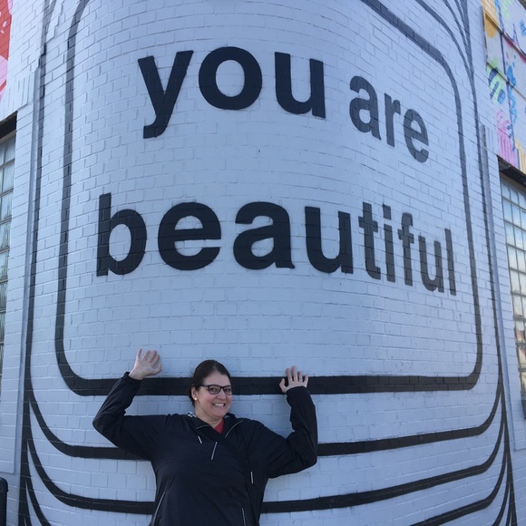 Meet your Posher, Nicole - Picture 1 of 1